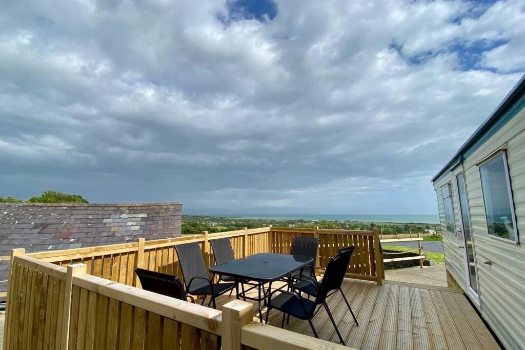 Snowdon Bay - North Wales - Stunning Llyn Peninsula Mountain & Ocean Views - Wilde Retreats Villa Pwllheli Bagian luar foto