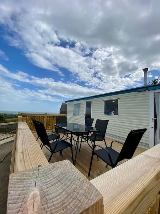 Snowdon Bay - North Wales - Stunning Llyn Peninsula Mountain & Ocean Views - Wilde Retreats Villa Pwllheli Bagian luar foto